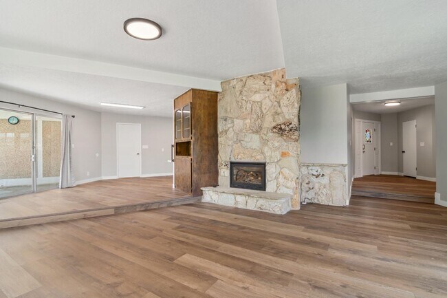 Building Photo - 1159 300 W