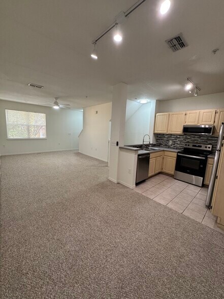 Building Photo - 1521 Legacy Club Dr