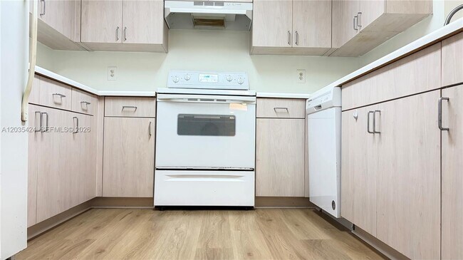 Building Photo - 50 Menores Ave