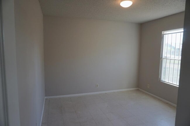 Building Photo - 516 J St