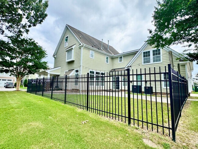 Building Photo - 5 Bedroom Ready NOW! Pet Friendly, Community Pool, Clubhouse, Fitness Center, Kayak Launch, Playg...
