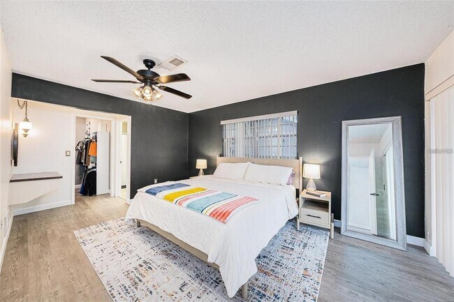 Building Photo - 13013 Sawmill Way