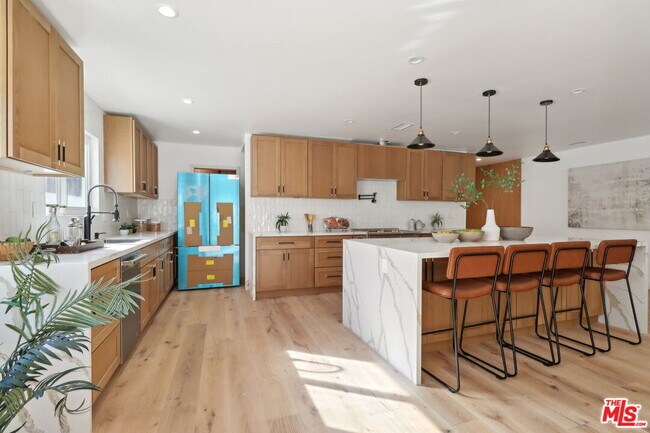 Building Photo - 4656 Greenbush Ave