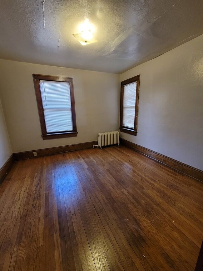 Building Photo - 809 Ferdinand Ave SW