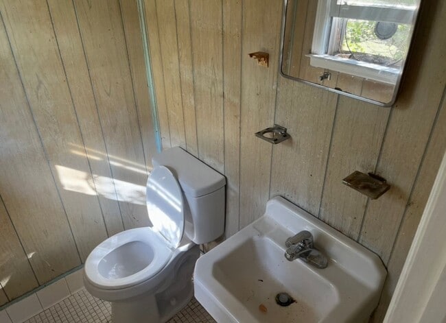 Building Photo - Brick Home in Quiet Cul-de-sac