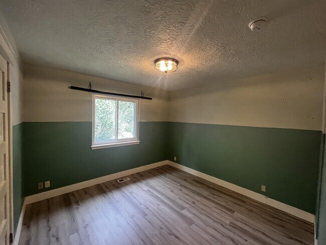 Building Photo - 1416 W Great Basin Dr