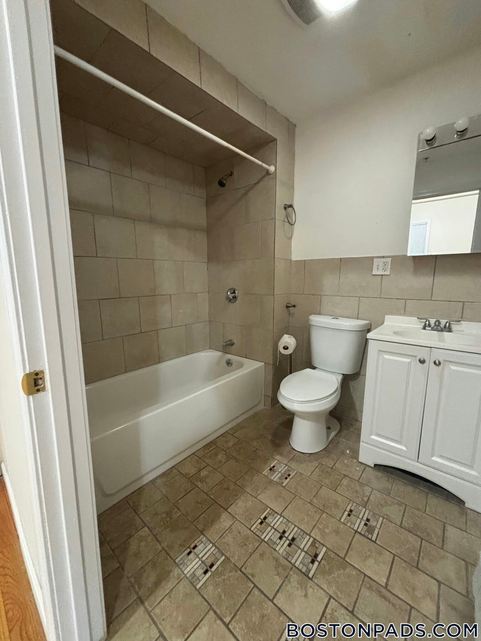 Building Photo - 16 Chelsea St