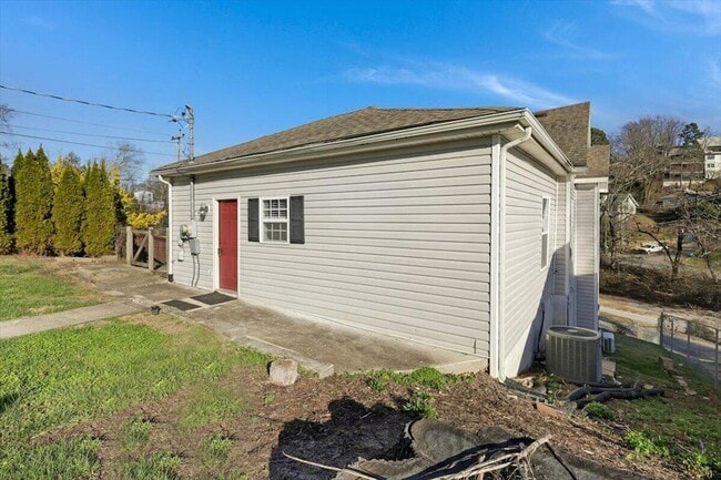 Building Photo - 1002 Boylston St