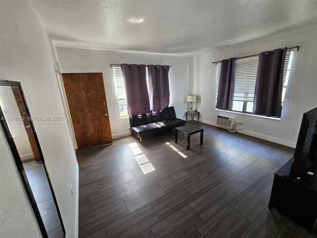 Building Photo - 7320 Carlyle Ave