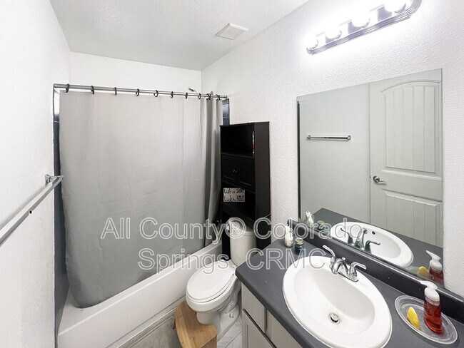 Building Photo - 6168 Rocking Chair Ln
