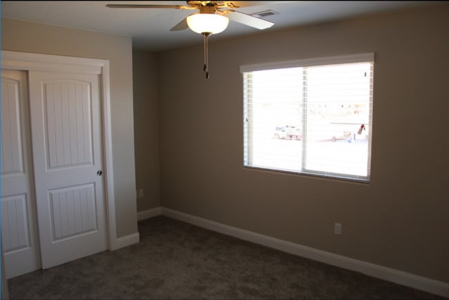 Building Photo - Blackhawk Townhome! End Unit!!