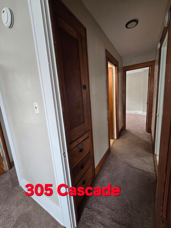 Building Photo - 305 Cascade St
