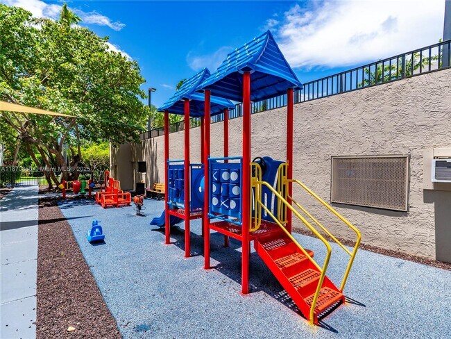 Building Photo - 101 Crandon Blvd