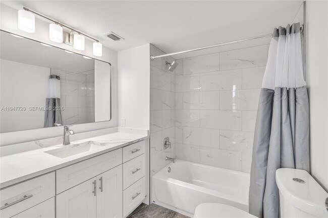 Building Photo - 3100 W Rolling Hills Cir