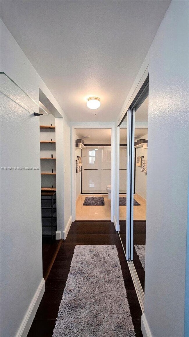 Building Photo - 1625 Kennedy Cswy