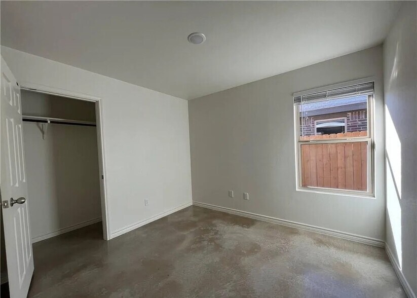 Building Photo - 2316 Alterman Dr
