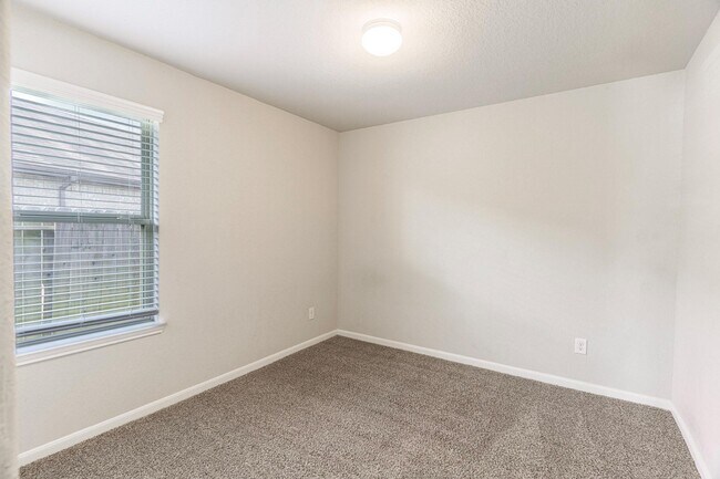 Building Photo - 7558 Highland Chase Dr