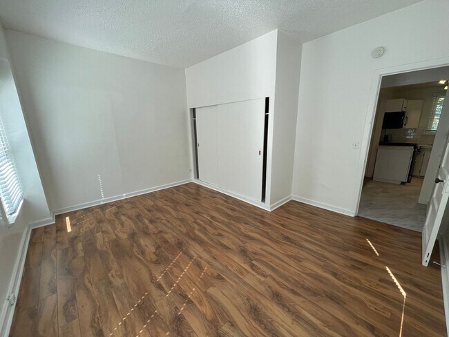 Building Photo - 4br/2ba house with fenced yard with detached garage