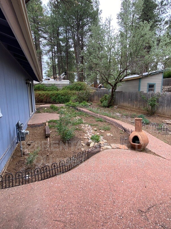 Building Photo - 801 W University Heights Dr S