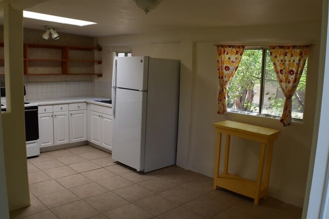 Building Photo - 1002 B NM-76