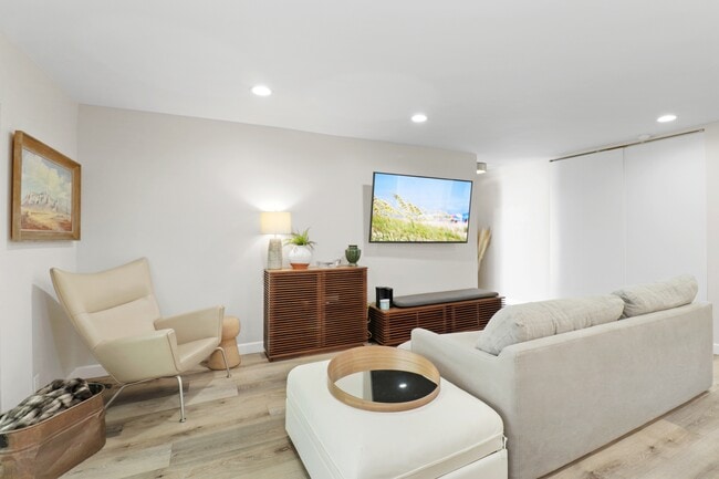 Building Photo - 4610 Park Granada