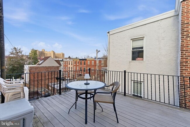 Building Photo - 2403 Fairmount Ave