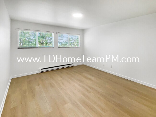Building Photo - "Chic 2-Bed Condo with Scenic Views & Gran...
