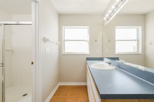 Building Photo - 11838 Foxglove Dr