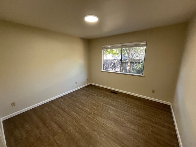 Building Photo - Ready Now! Come Tour Your New 3 Bedroom 2 ...
