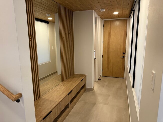 Building Photo - 702 Sage Ln