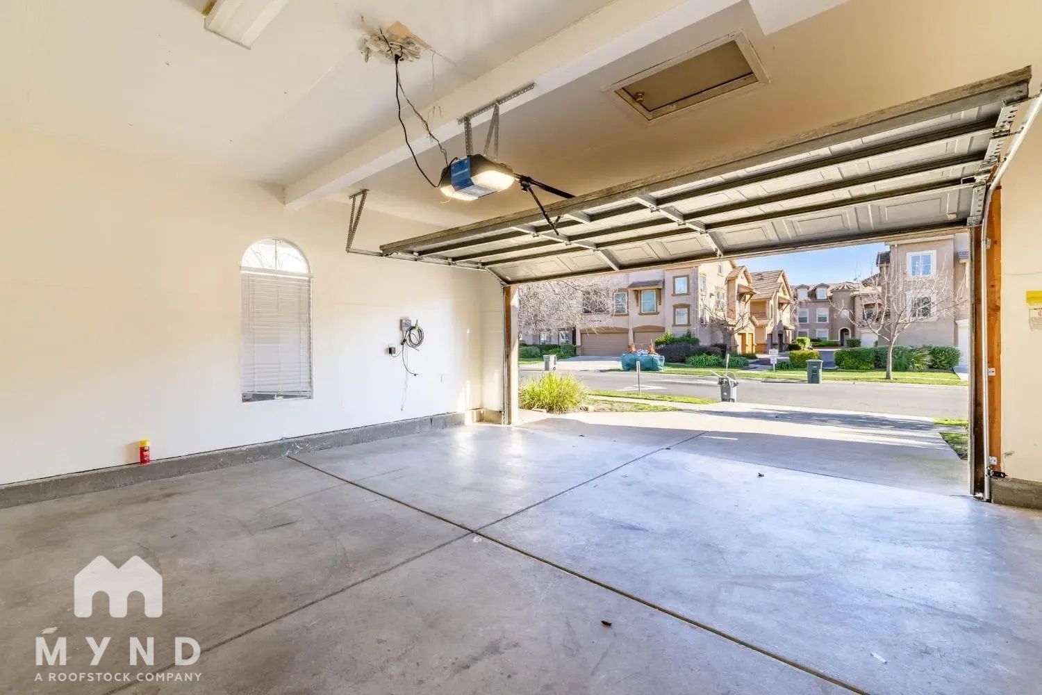 Building Photo - 5325 Dunlay Dr