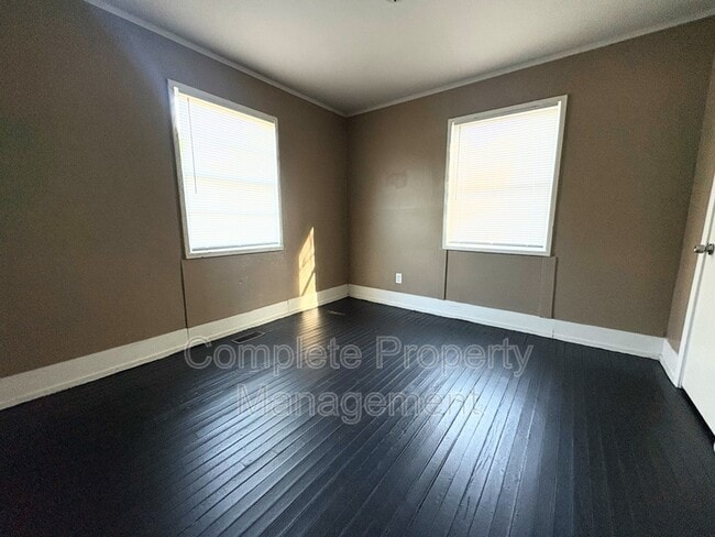 Building Photo - 1252 18th Pl SW