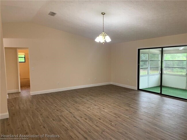 Building Photo - 3017 Beech Ave