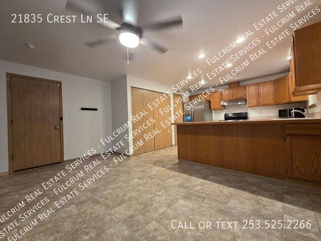 Building Photo - 21835 Crest Ln SE