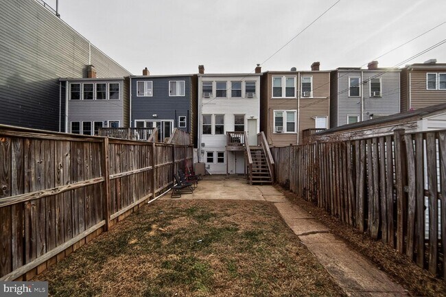 Building Photo - 632 Franklin St NE