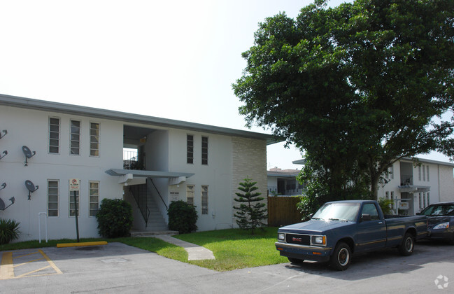 Building Photo - Sunset House Apartment