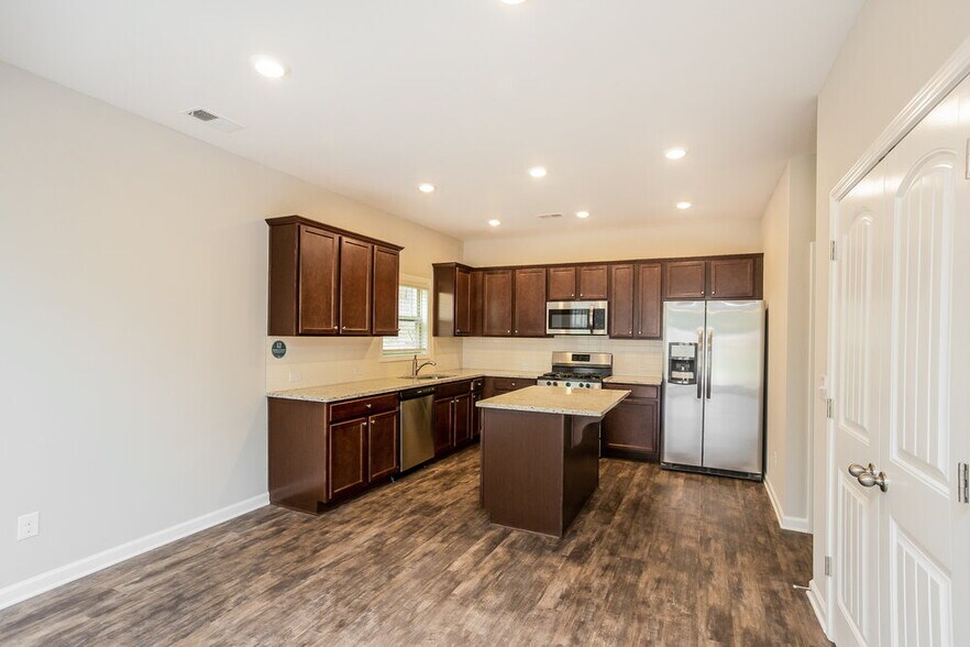 Building Photo - 387 Lenore Ct