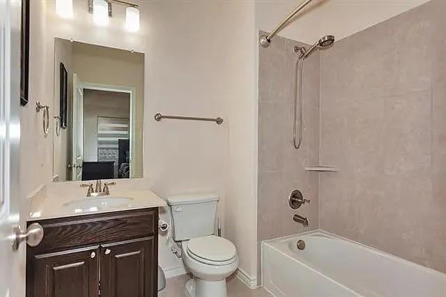 Building Photo - 913 Yarrow St