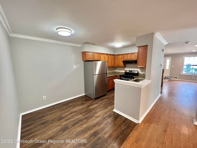 Building Photo - 833 Mariposa Ct