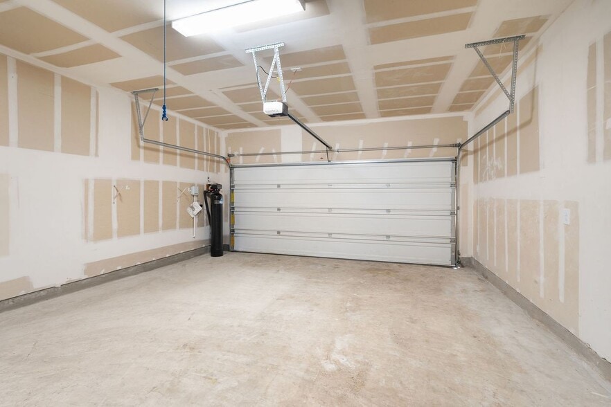Building Photo - 313 McLintock Rd
