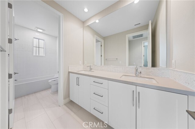Building Photo - 130 Mezza Luna