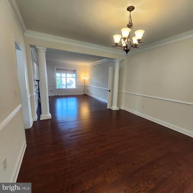 Building Photo - 6493 Fox Glove Ln