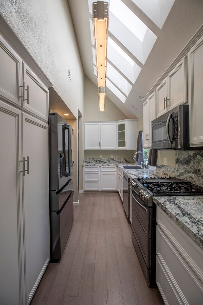 Building Photo - Hillside La Mesa, single family home, 3Bed...