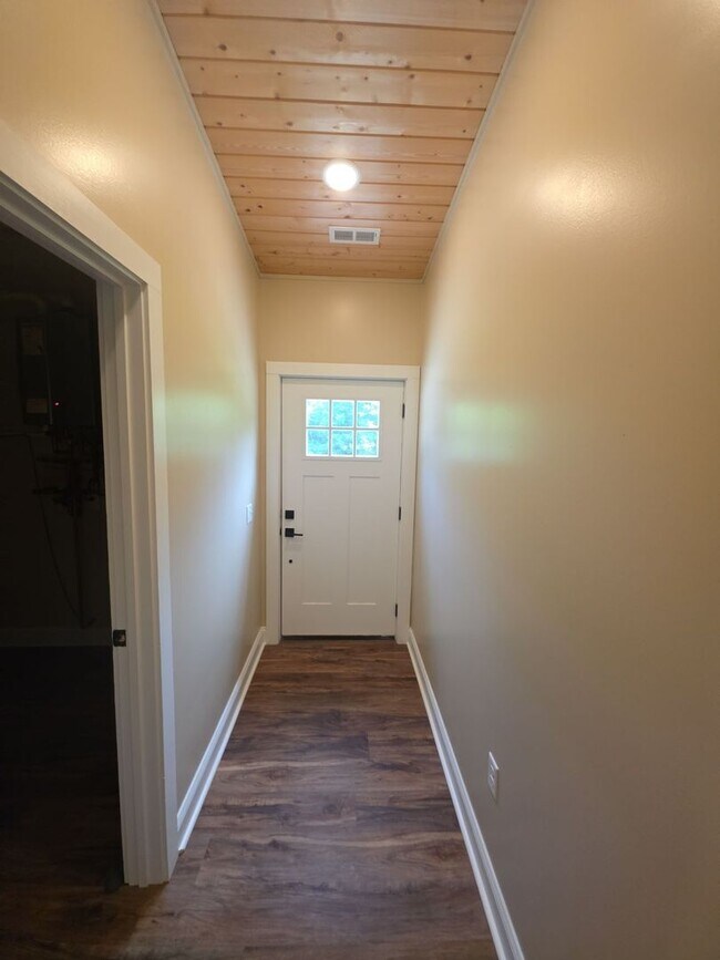 Building Photo - 3 Bedroom House in Sparta