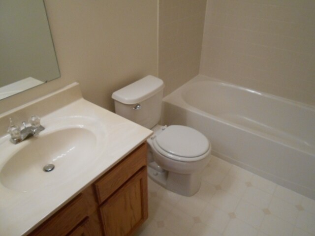 Building Photo - 2093 Brookbank Dr