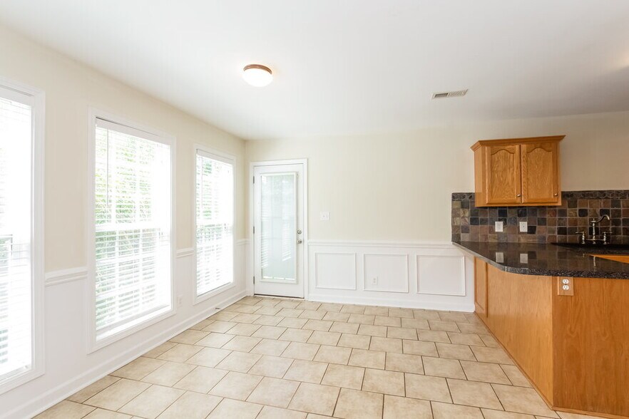 Building Photo - 2970 Deep Cove Dr NW