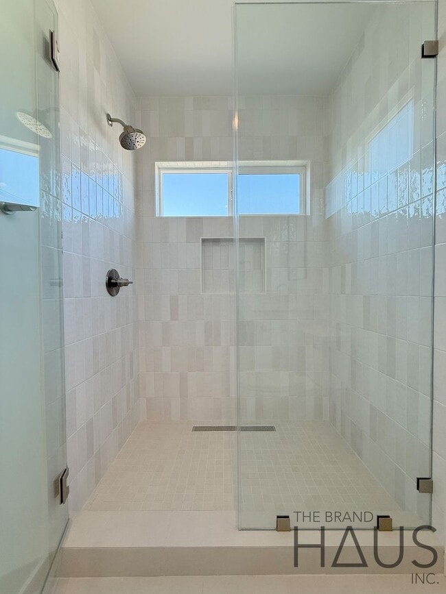 Building Photo - Brand-New 1-Bedroom, 1-Bathroom, 1-Compact Carport - Vaulted Ceilings in Belmont Heights