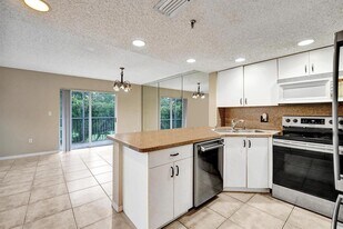 Building Photo - 9470 Tangerine Pl