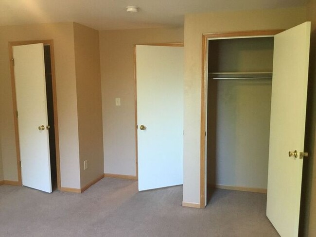 Building Photo - Tri-level Home with 4 bedrooms in Loveland!