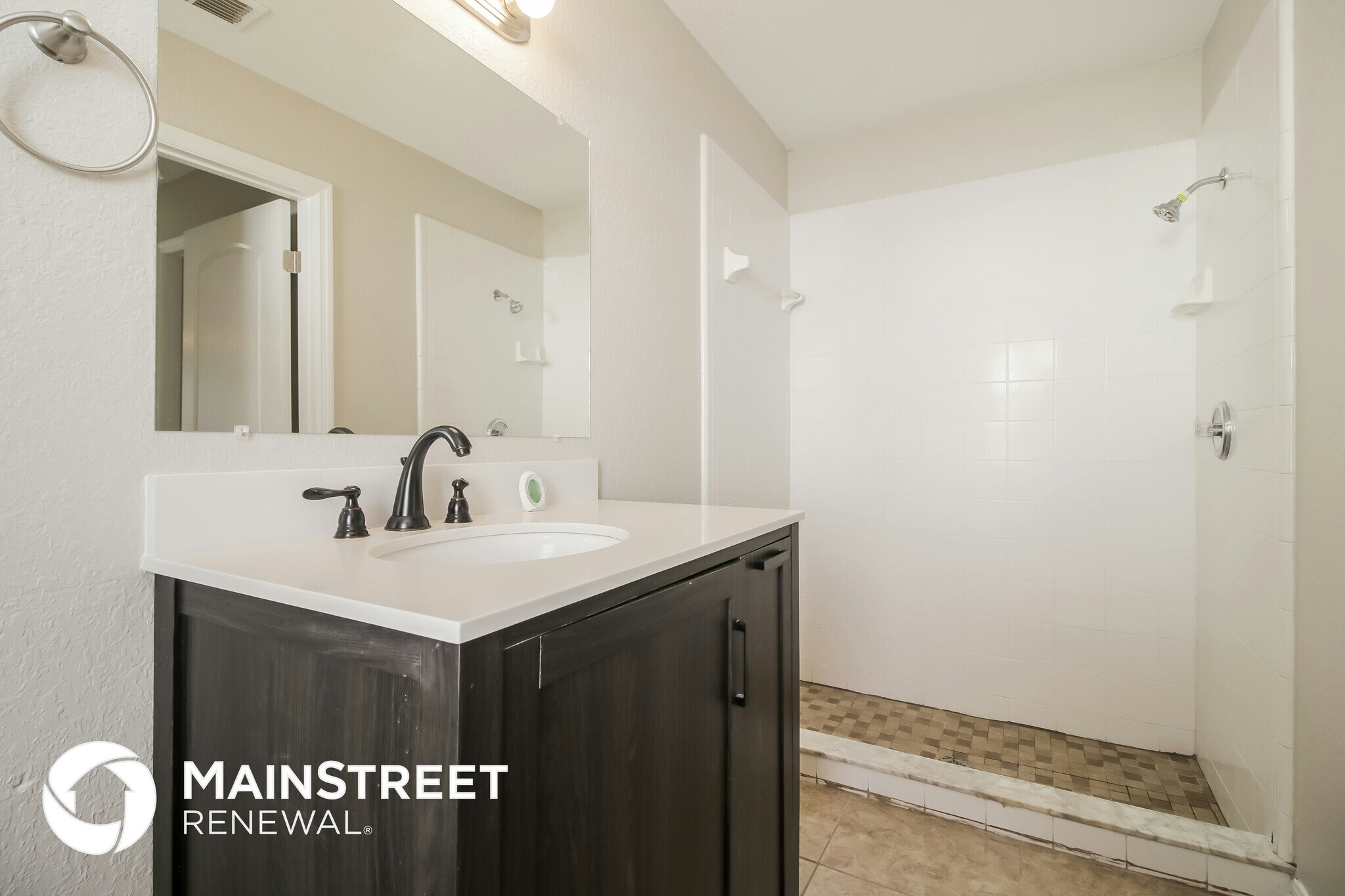 Building Photo - 1040 Scenic View Cir